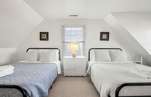 Stunning Home with Water Views - Foto 18