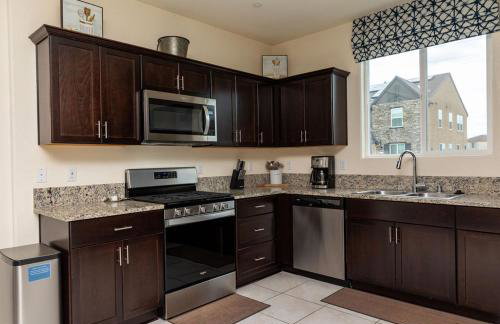 Modern 5 bed near hospitals and UC Merced - Foto 4