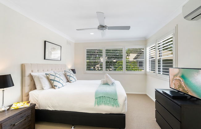 Noosa Entrance Waterfront Resort - Photo 9