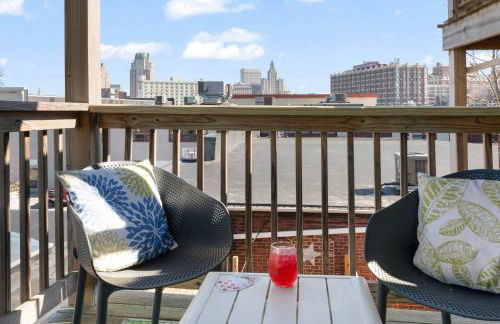 Jennifer's Chic Downtown City Views Private Deck - Foto 25