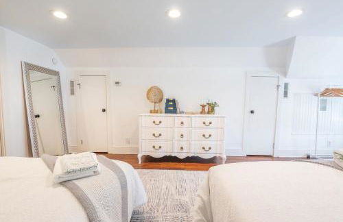 Pelican Hideaway - Charming Home & Entire Backyard - Foto 8