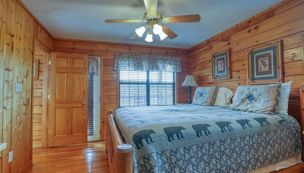 An Amazing View - 4 Bedrooms, 3.5 Baths, Sleeps 10 Cabin by RedAwning - Foto 3, Habitación