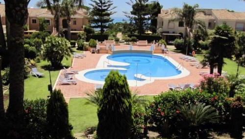 Large Ground Floor Apartment with Private Garden and Beach Access - Photo 2