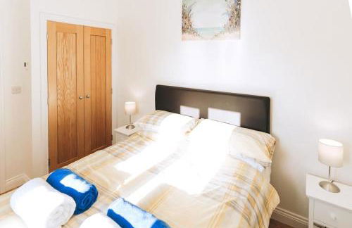 Luxury newly converted oak cottage with hot tub - Foto 28