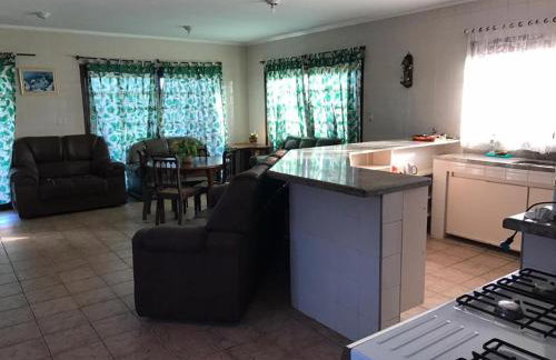 Casa Beira-Mar em Mongaguá - 4 Quartos - Vista Inesquecível para o Mar - Wi-Fi - Estacionamento 4 carros - Foto 5