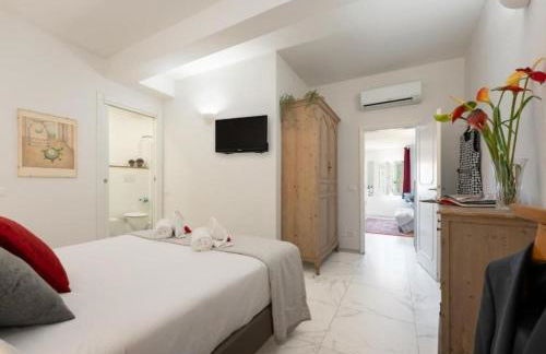 Avelli Pia Fourth Floor with 2 Bathrooms - Florence Charming Apartments - Delightful and bright 4rd-floor apartment without elevator, overlooking one of Florence's most beautiful squares, Exceptionally located for exploring the city - Foto 27