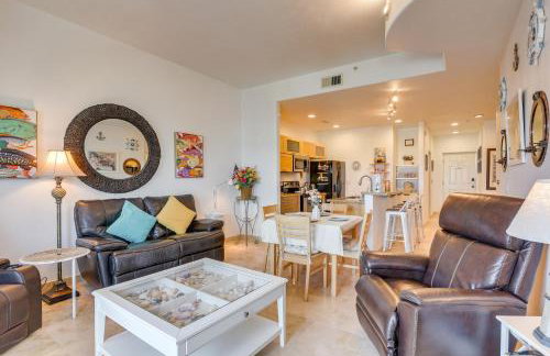 Walk to Galveston Beach Family Condo with Pool - Foto 3