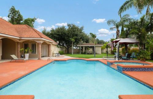 Valley Getaway! Pool House - Photo 12