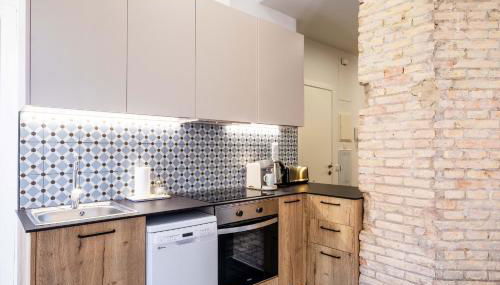 Charming and Comfortable Apartment with Inviting Atmosphere - Photo 4