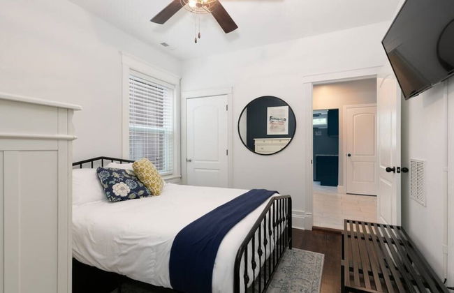 Cozy Family Home - Walk to MO Botanical Gardens - Photo 2