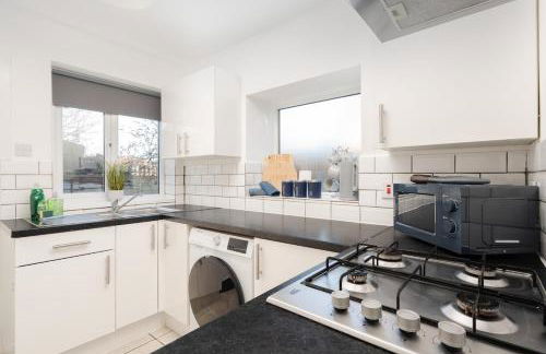 Spacious 3BR Sleeps 8 Ideal for Contractors or Large groups - Foto 25