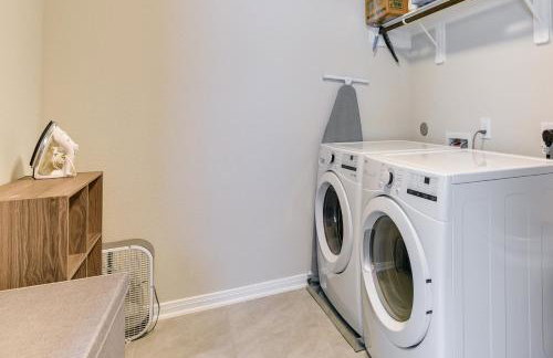 La Porte Home with Balconies Walk to Beach! - Foto 24