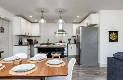 Twin Oaks Retreat by AvantStay Mins to Freeland - Photo 8