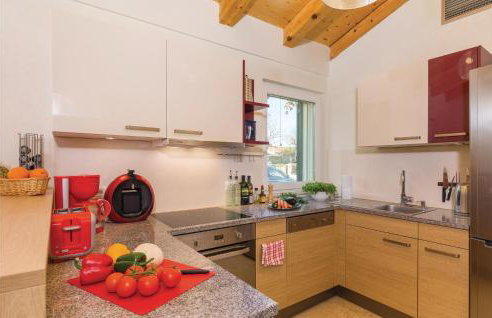 Gorgeous Home In Rezanci With Jacuzzi - Foto 4