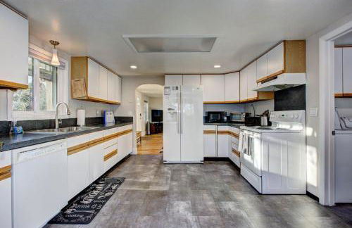 Little Blue Bungalow on Boise's Bench, Pet Friendly, Fully Fenced yard with doggie door! 2 miles from BSU, 5 minutes from Downtown Boise, Desk and workstation for remote workers, 2 TV's large walk-in closet, Good for mid-term stays - Foto 15