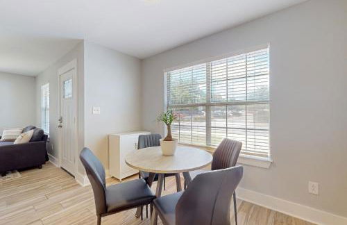 Downtown Duplex with Fire Pit 1 Mi to Waterfront - Foto 9