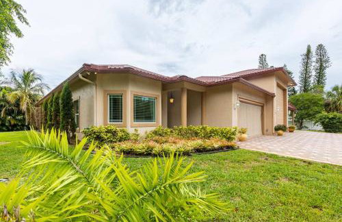 Chill & Spacious 3BR - Beaches & Backyard Fun - Foto 1