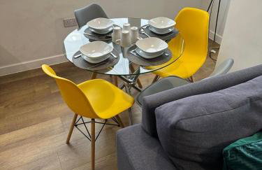 Two Bedroom City View Apartment Liverpool by StaySavvy Accommodation - Photo 7