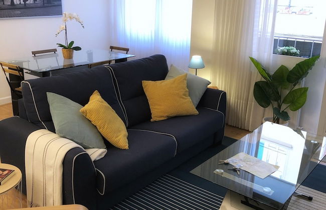 Funcional y Elegante en el centro junto guggenheim by Urban Hosts - Foto 1