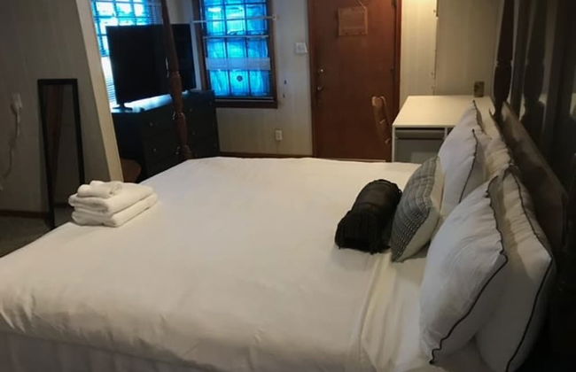 Walk to Downtown Scene - Photo 20