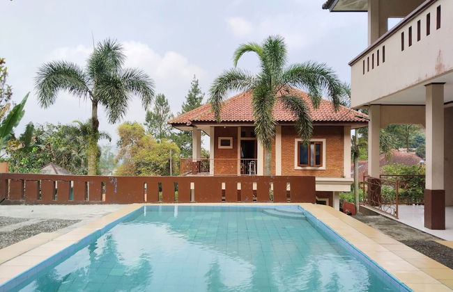 Villa Yustisia Curug 7 Cilember - Foto 44