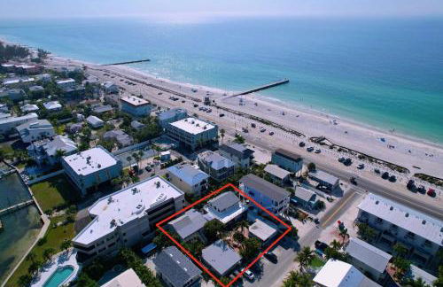 Just Beachy! One bed one bath charmer steps to beach - Photo 2