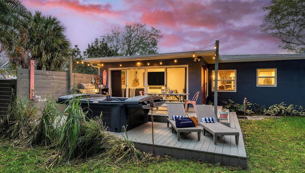 Hot Tub Firepit Deck 10mins to Beach Near Las Olas Middle Terrace Cottage by AvantStay - Foto 2, Profilbild