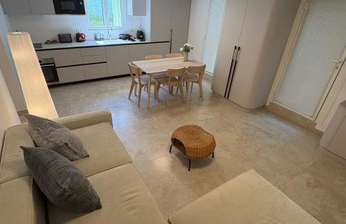 Appartement Neuf 2 chambres et salon - proche mer & aéroport - Photo 9