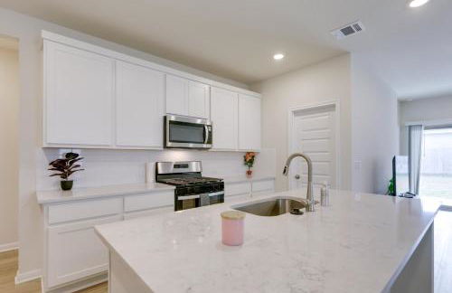 Buda Business-Ready House Office, Home Gym and Yard - Foto 10