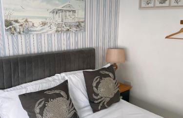 Plain Sailing 2 min walk to the harbour amazing location - Photo 13