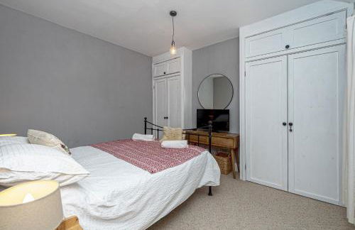 Beautiful Redbrick Home in Ruthin Centre & Parking - Photo 10