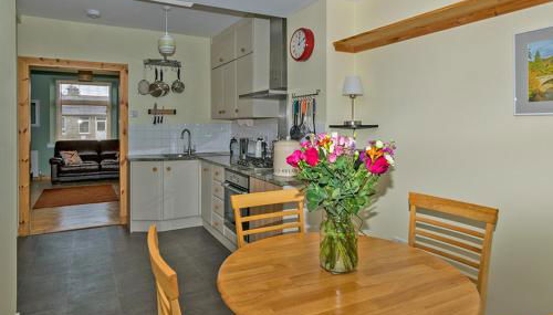 Cosy Cottage Close to East Beach, Shops, Restaurants and RAF base - Foto 2