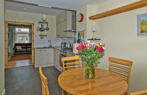 Cosy Cottage Close to East Beach, Shops, Restaurants and RAF base - Foto 2