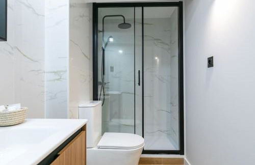 Nice new duplex in front of Palacio VistaAlegre - Photo 24