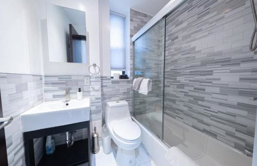 Comfy 2 bedroom apartment on Central Park West - Photo 21