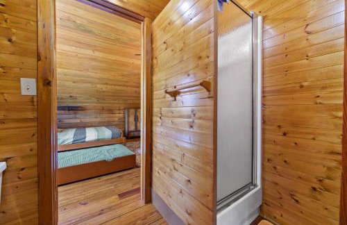 Fun fishing river cabin 23mi to beach with private dock 3BD 2BA - Foto 18
