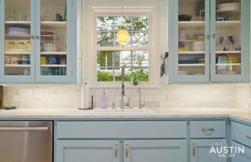 Charming Vintage House in Zilker with Hot Tub and Parking - Foto 13