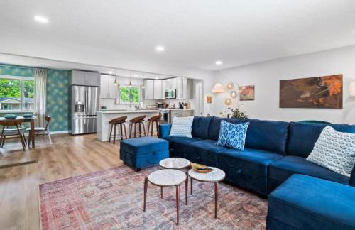 Spacious and Luxury Designed Ranch with Game Room - Foto 8