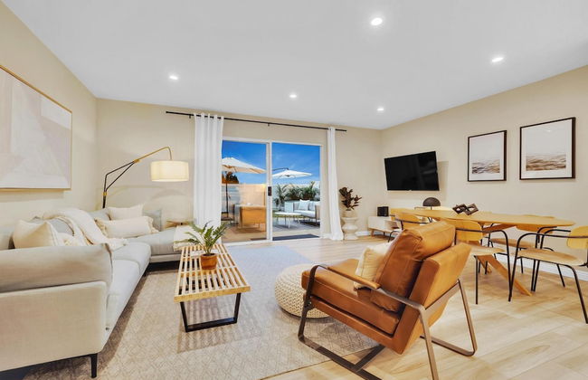 Designer Coastal Paradise w Pool - Steps to Beach - Foto 3