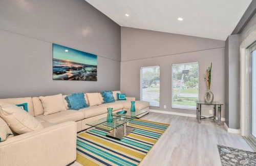 Spacious 4 bedrooms, 2 bathroom house with pool - Photo 8