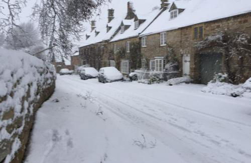 Beautiful grade 2 listed cotswold Stone Cottage - Foto 27