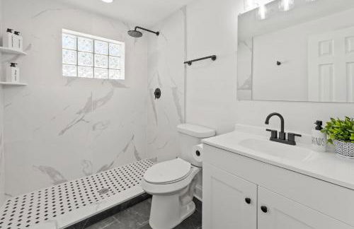 Sunny Palmetto Oasis: 4br Home With Private Pool 4 Bedroom Home by RedAwning - Photo 10