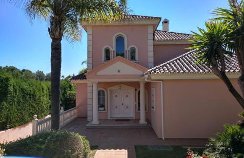 Casa La Familia - Photo 1