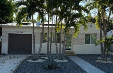 Mid-Century with Outdoor Oasis - Foto 14