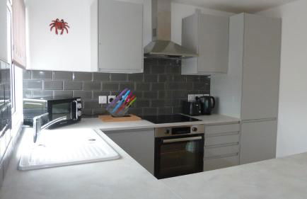 The Getaway - Modern 2 Bedroom Brixham Bungalow with sea peeps - Photo 2