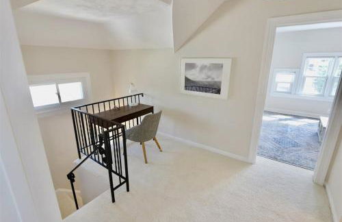 New Cabin in the Clouds Easy Downtown Access with Parking - 1 bedroom - Foto 8