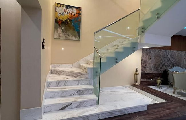 Villa In Beverly Hills With Garden - Photo 19