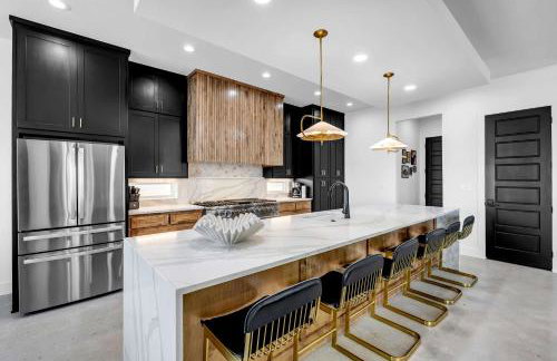 Lakefront Stay for 16 with Pool Dock & Game Room - Foto 4