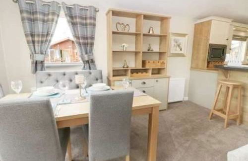 Little Gem Lodge with Hot Tub - Foto 7