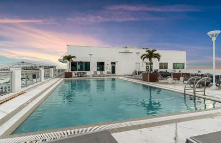 Chic 2BR Getaway Walk to Breweries and Art Walk - Photo 1